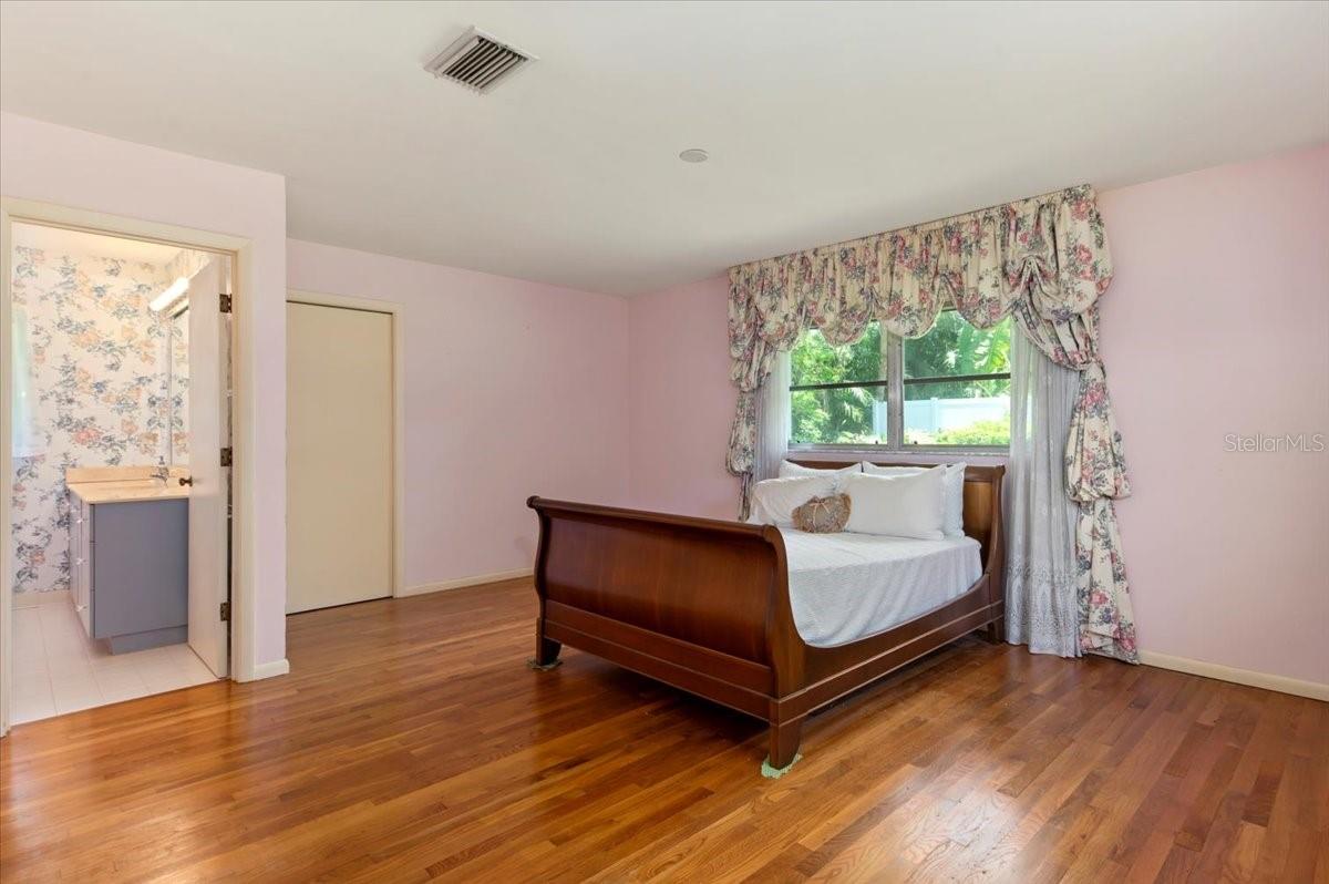 1541 FLOWER DR — photo 39