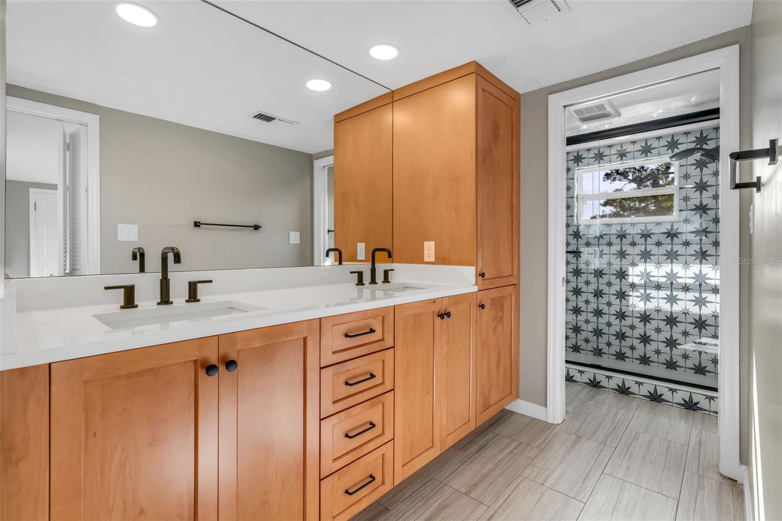 216 S SHORE CREST DR — photo 18