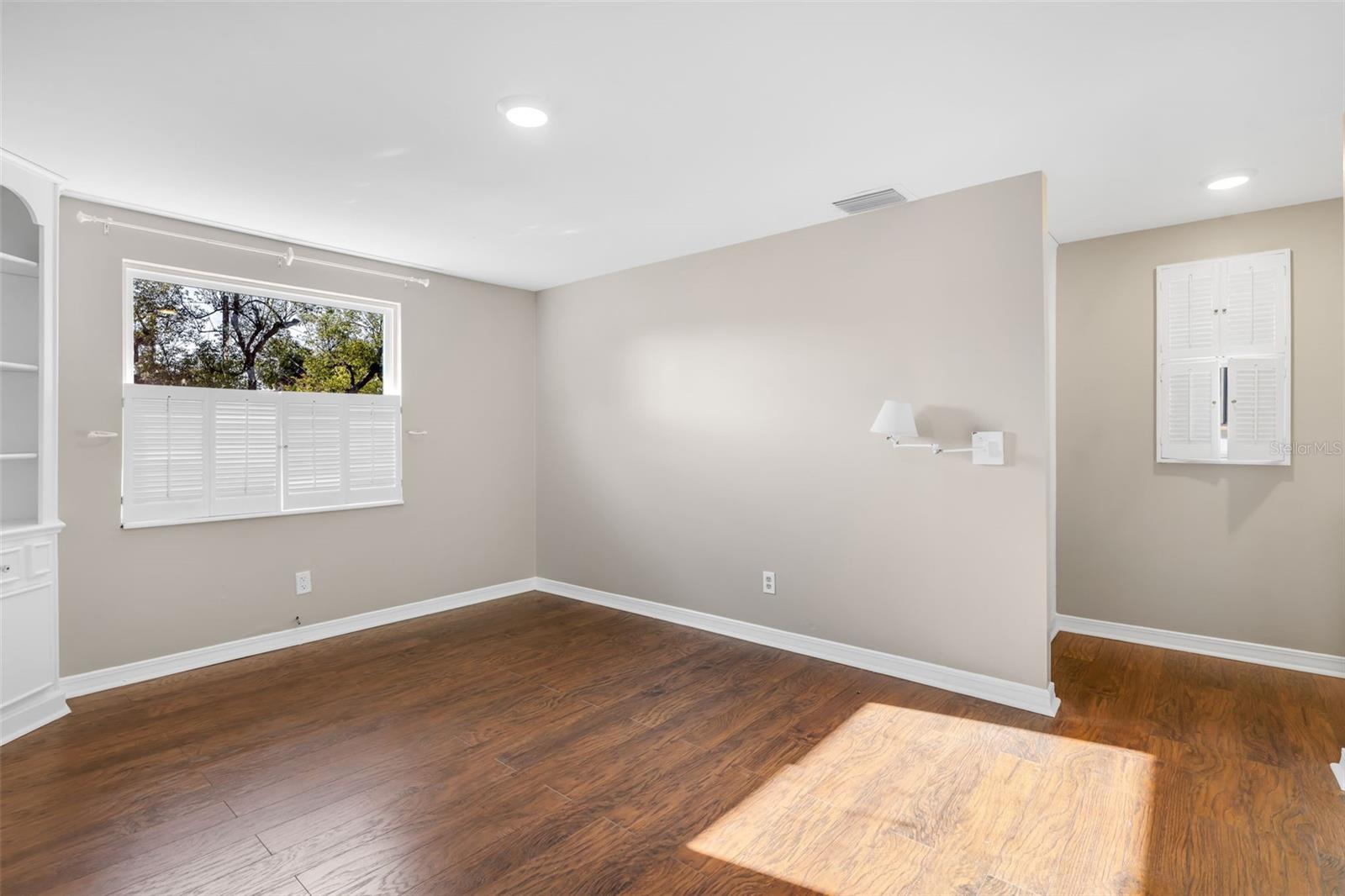 216 S SHORE CREST DR — photo 25
