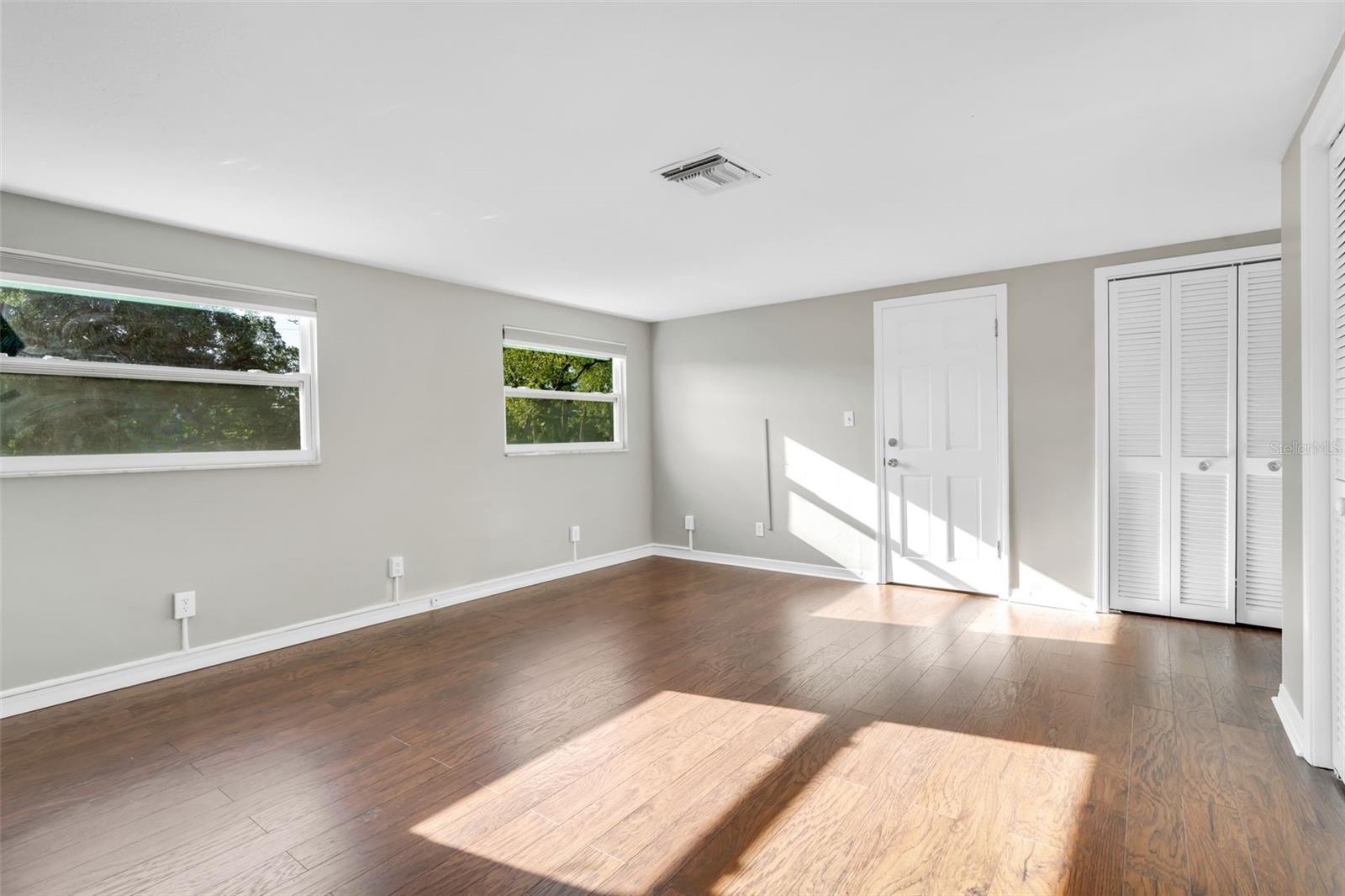 216 S SHORE CREST DR — photo 16