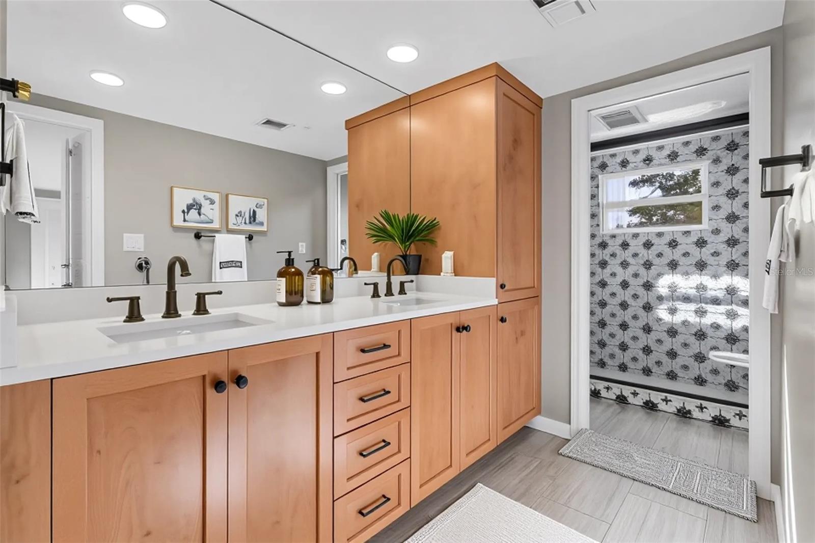 216 S SHORE CREST DR — photo 17
