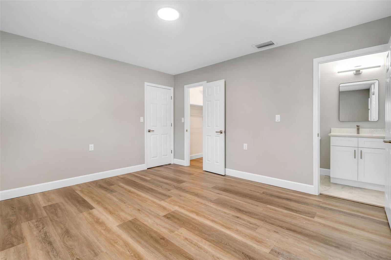 216 S SHORE CREST DR — photo 20