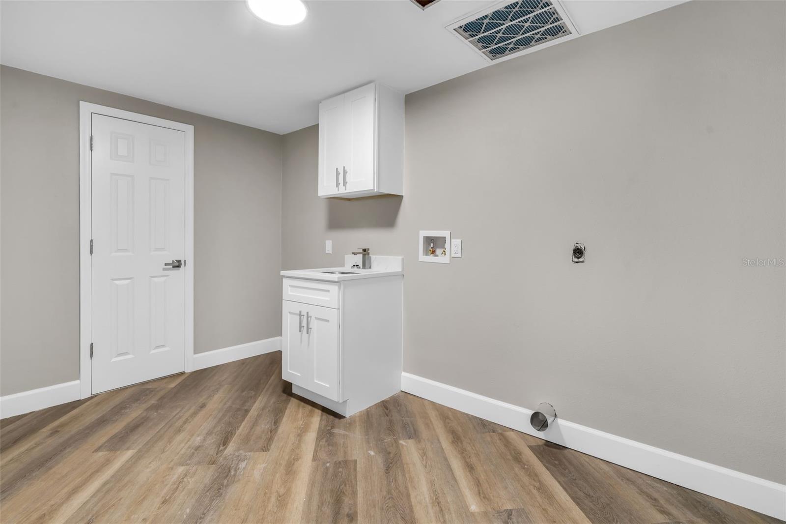 216 S SHORE CREST DR — photo 30