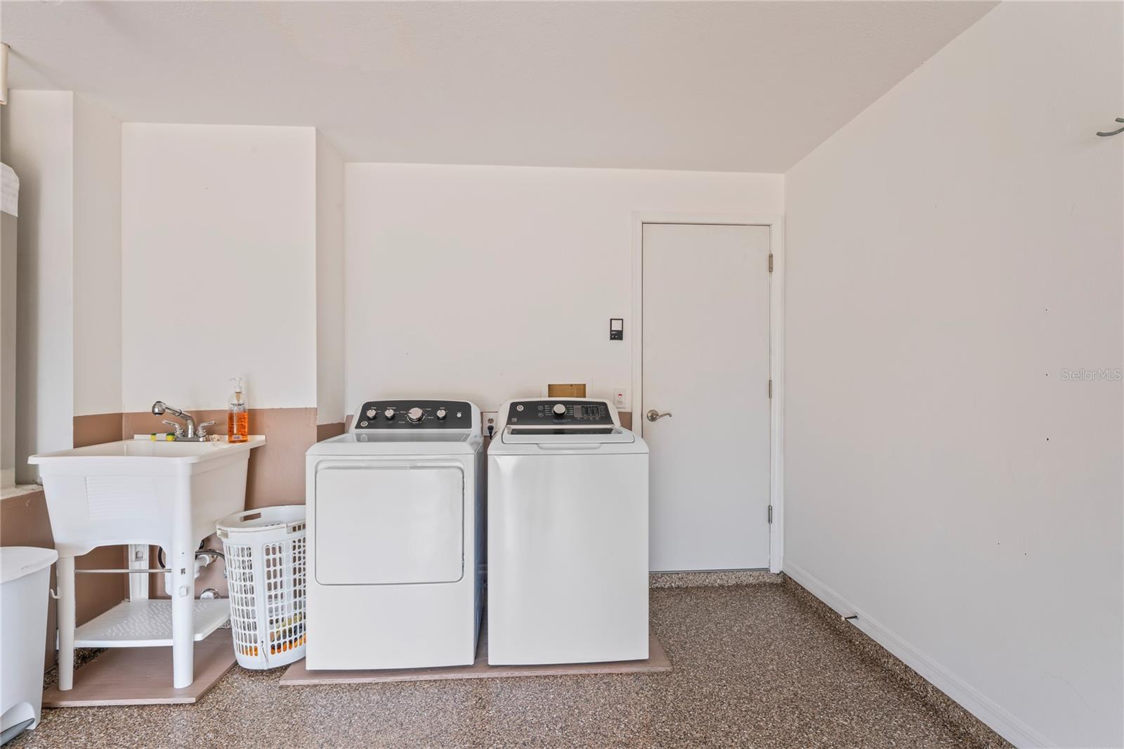 277 WOOD DOVE AVENUE — photo 63