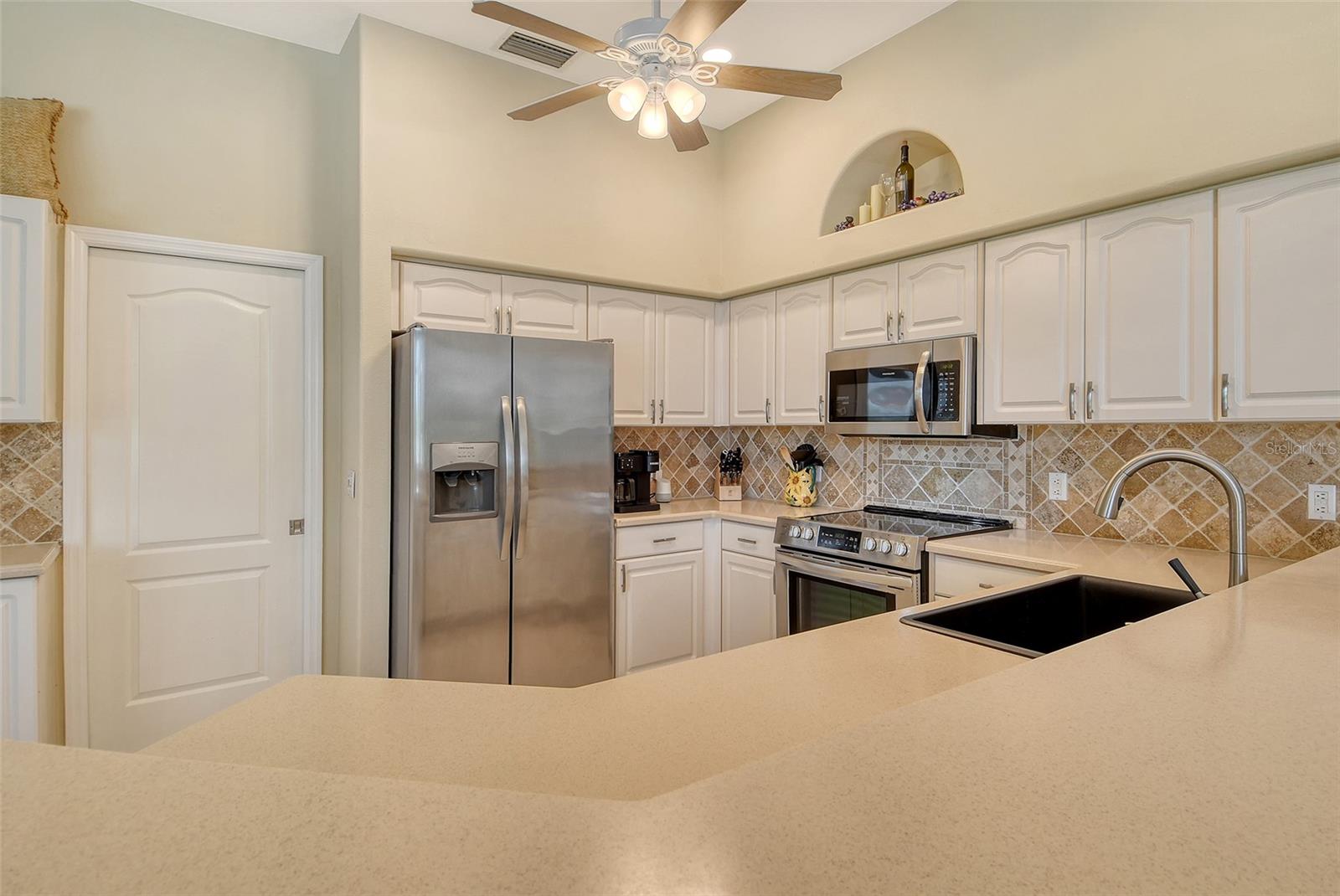 9477 CEDAR RIDGE LN — photo 8