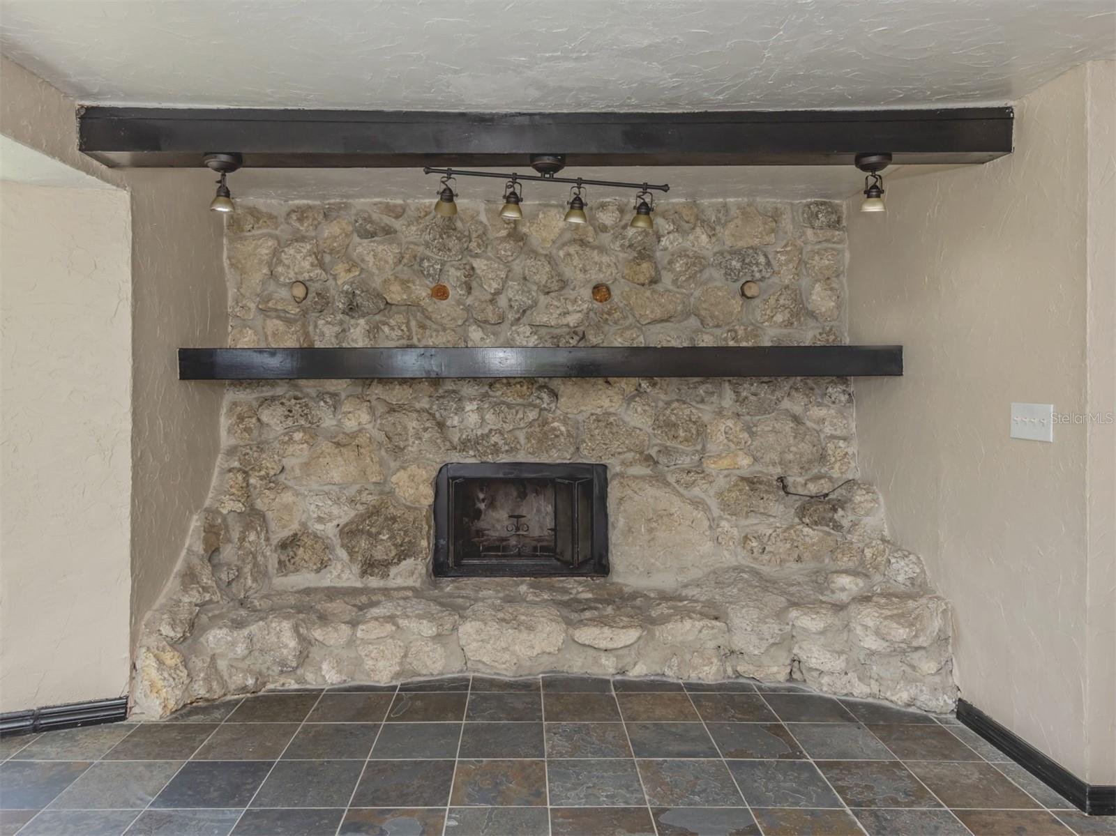 305 CHAUNCEY AVE — photo 17