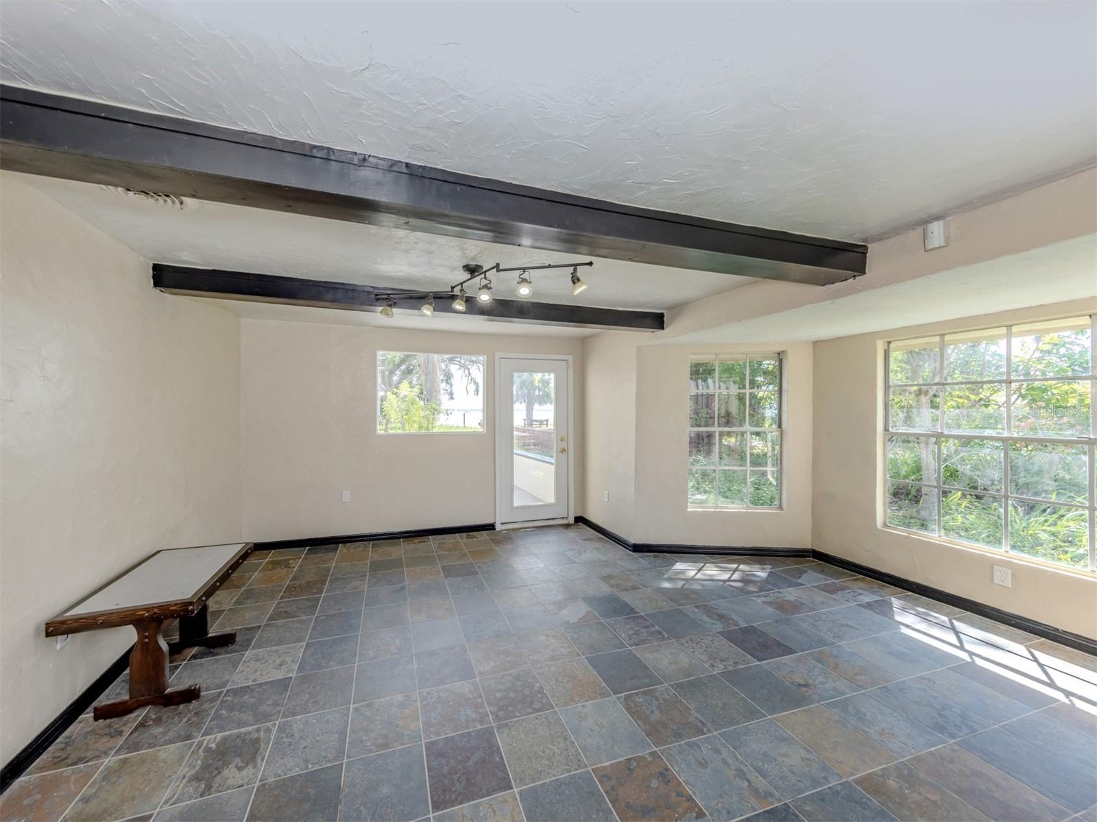 305 CHAUNCEY AVE — photo 21