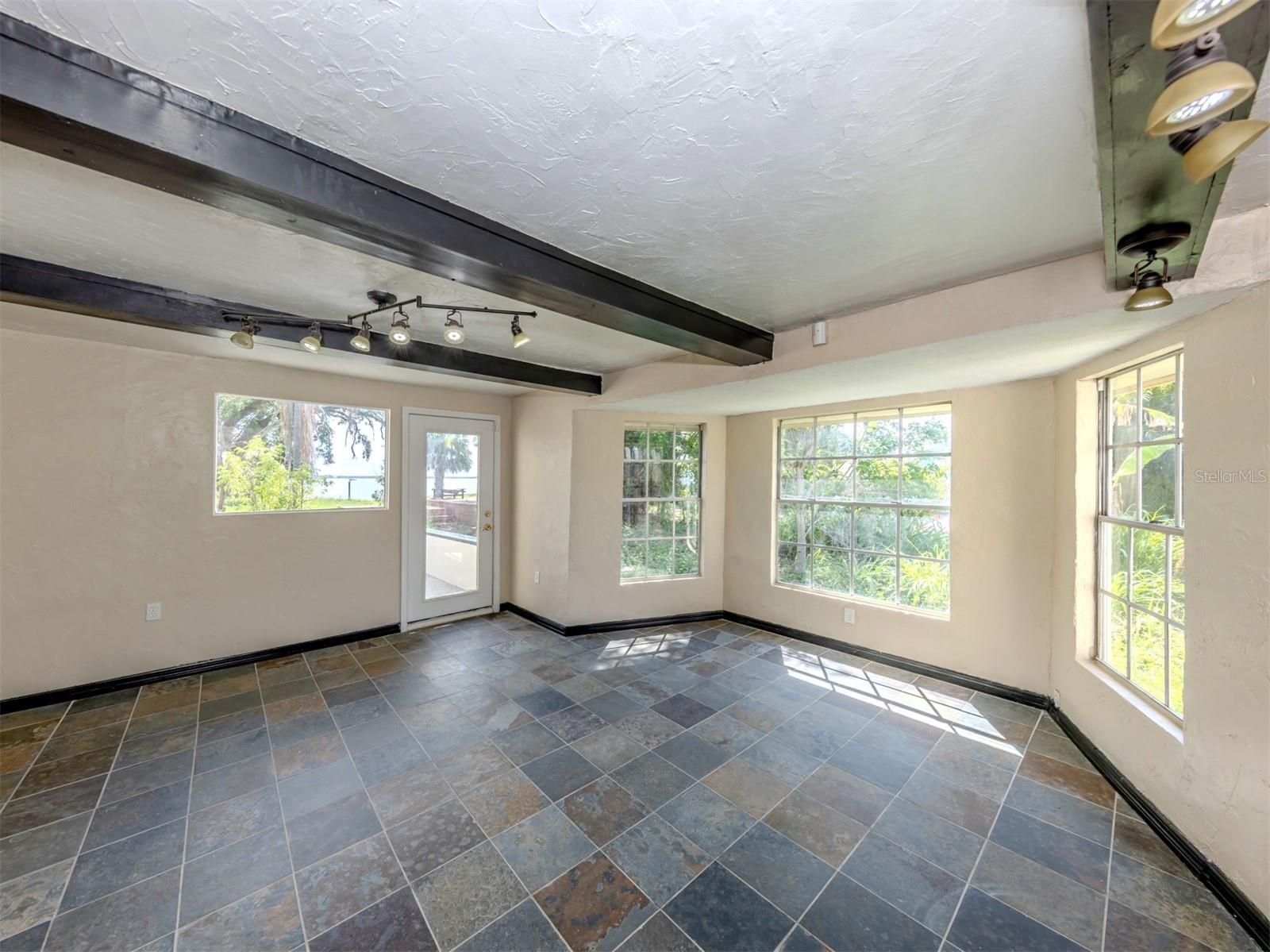 305 CHAUNCEY AVE — photo 22
