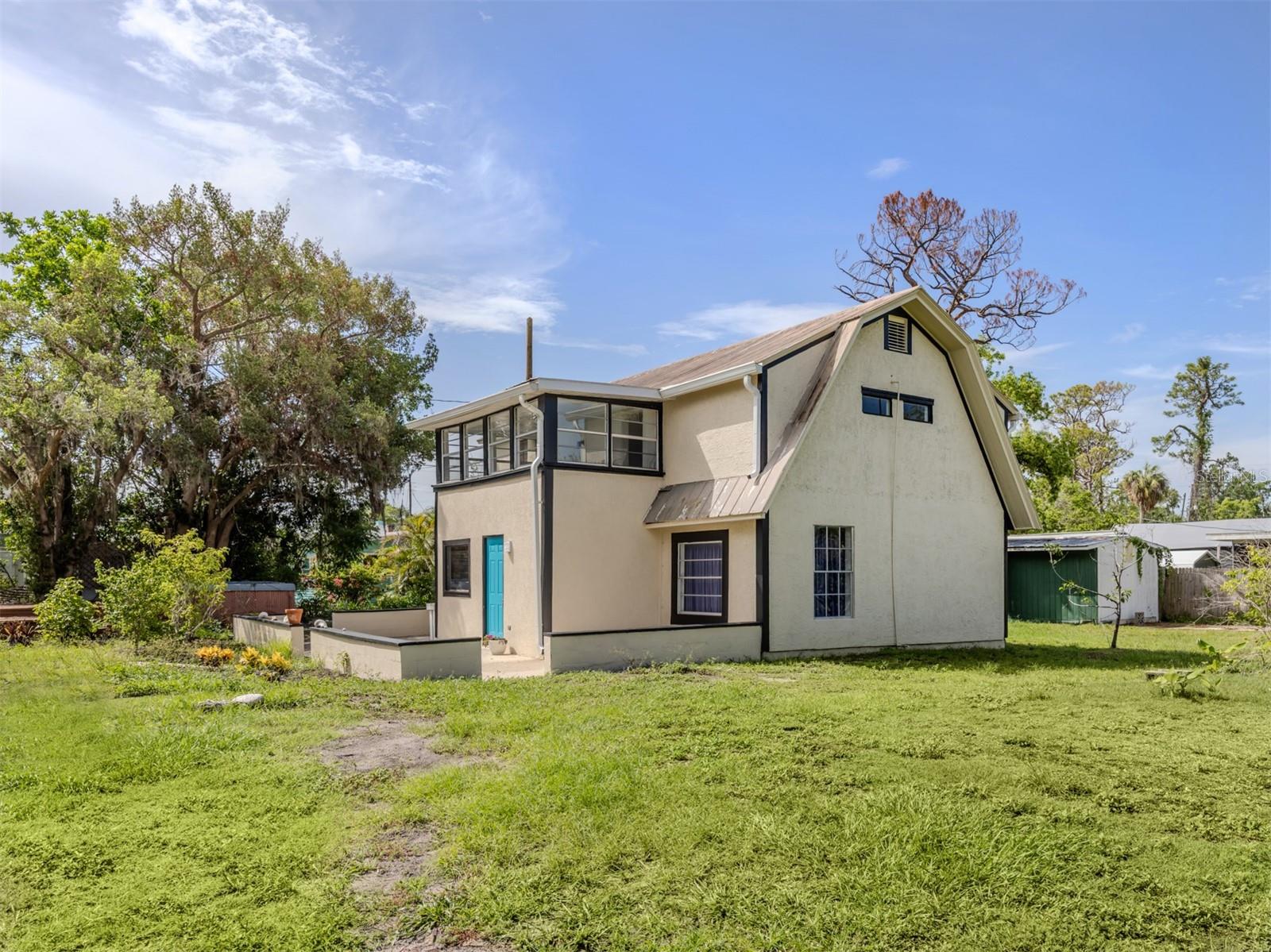 305 CHAUNCEY AVE — photo 3