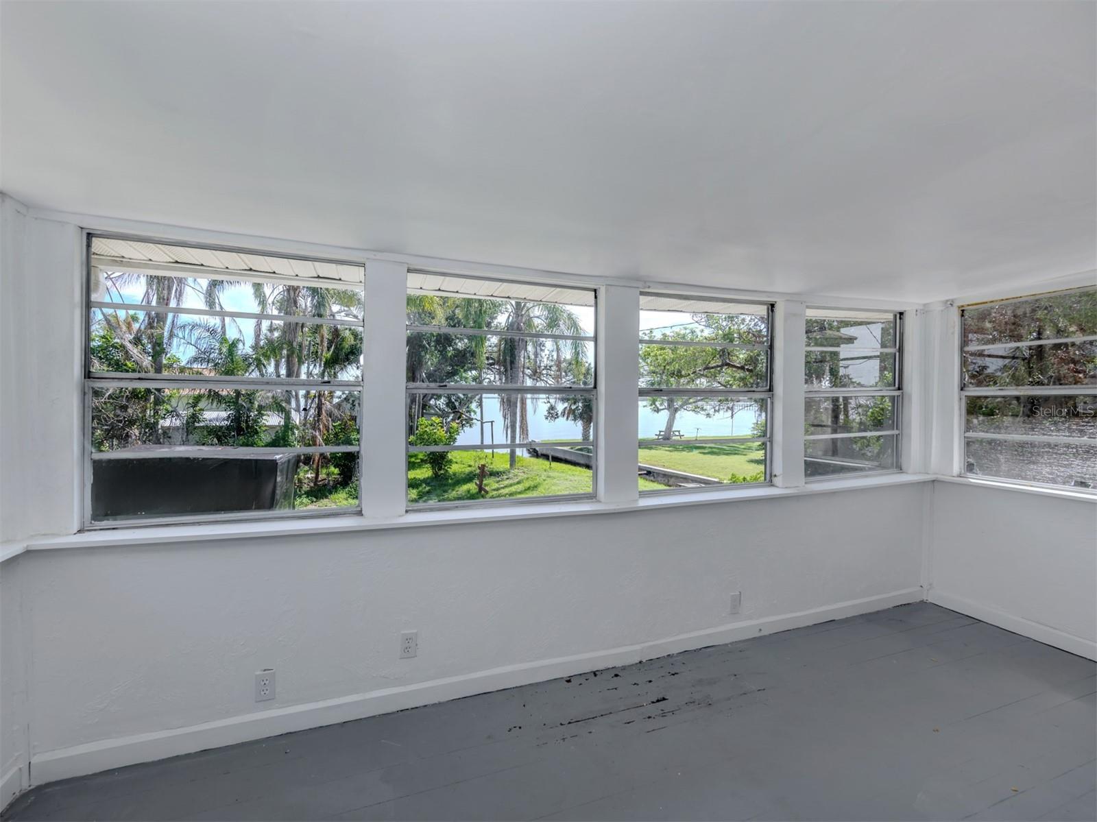 305 CHAUNCEY AVE — photo 25
