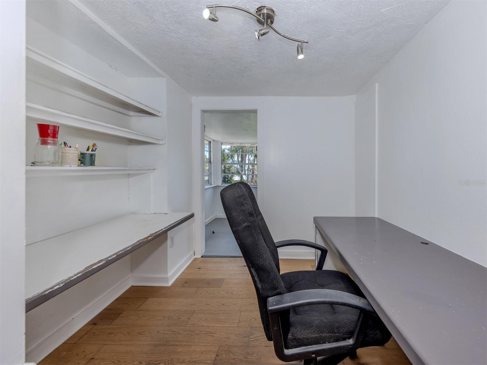 305 CHAUNCEY AVE — photo 19