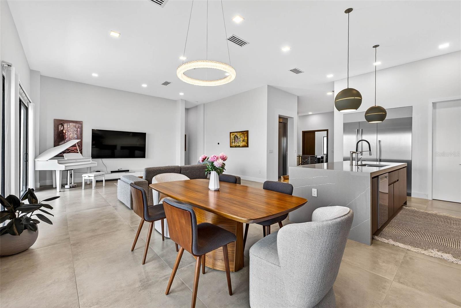 131 FOREST HILLS DR — photo 11