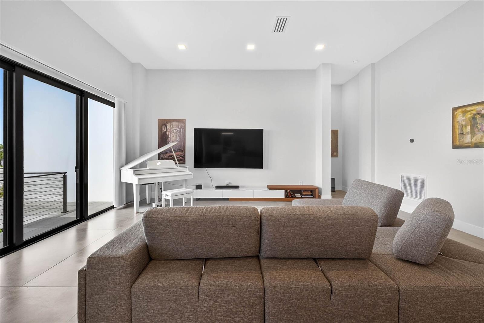 131 FOREST HILLS DR — photo 13