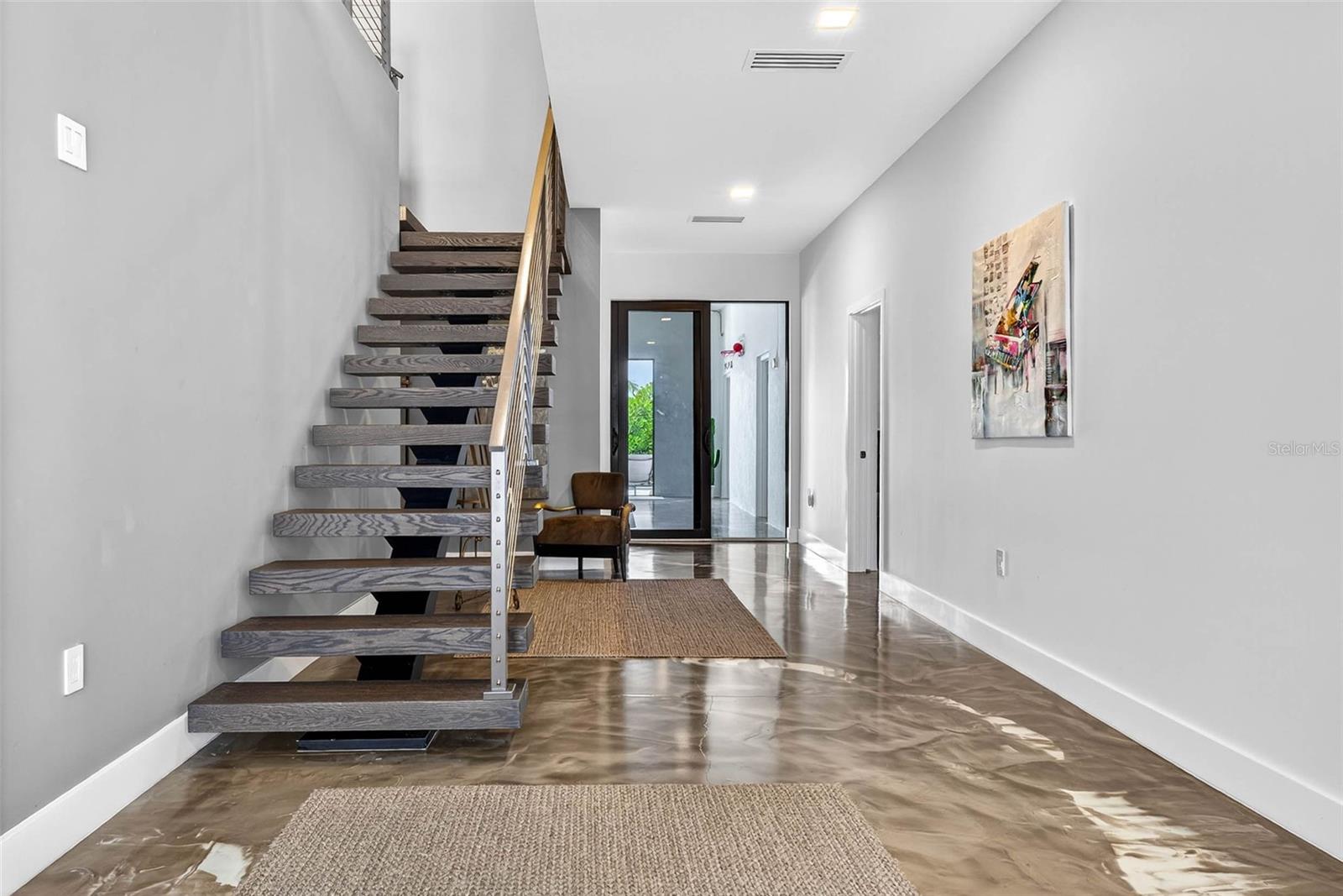 131 FOREST HILLS DR — photo 2