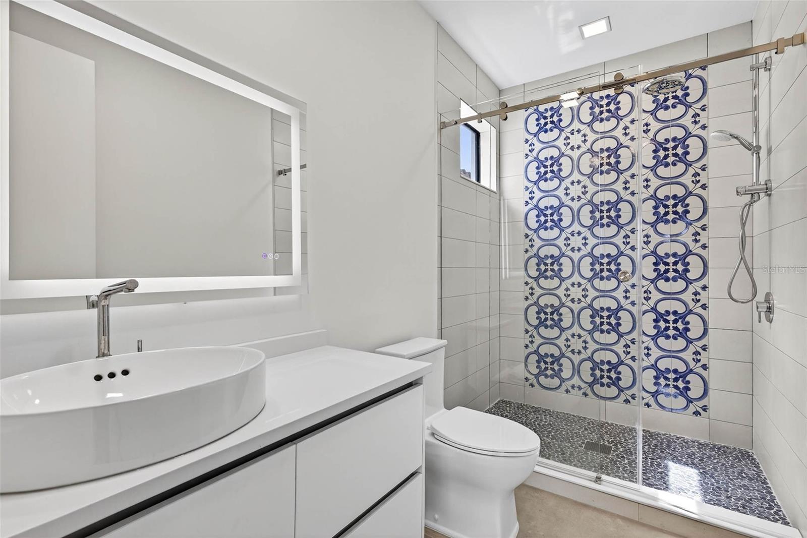 131 FOREST HILLS DR — photo 26