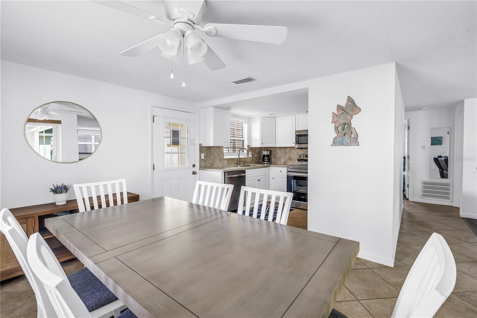 6150 MIDNIGHT PASS RD #V38 — photo 3