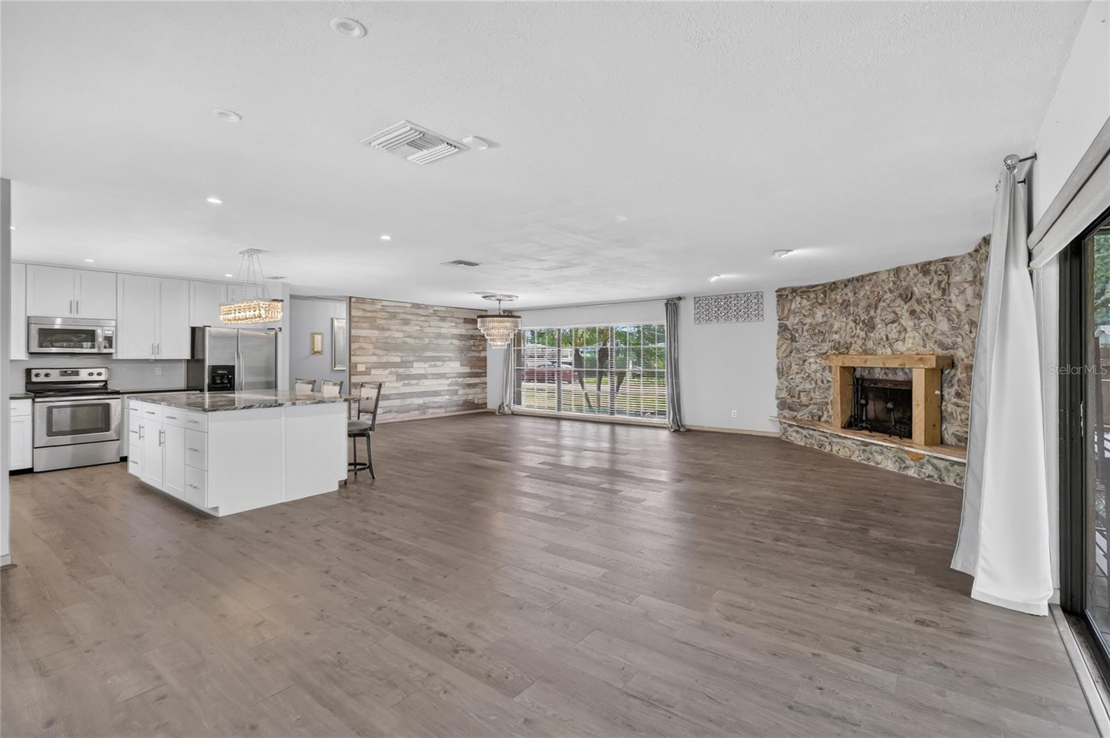 3011 LAKE ELLEN DR — photo 7