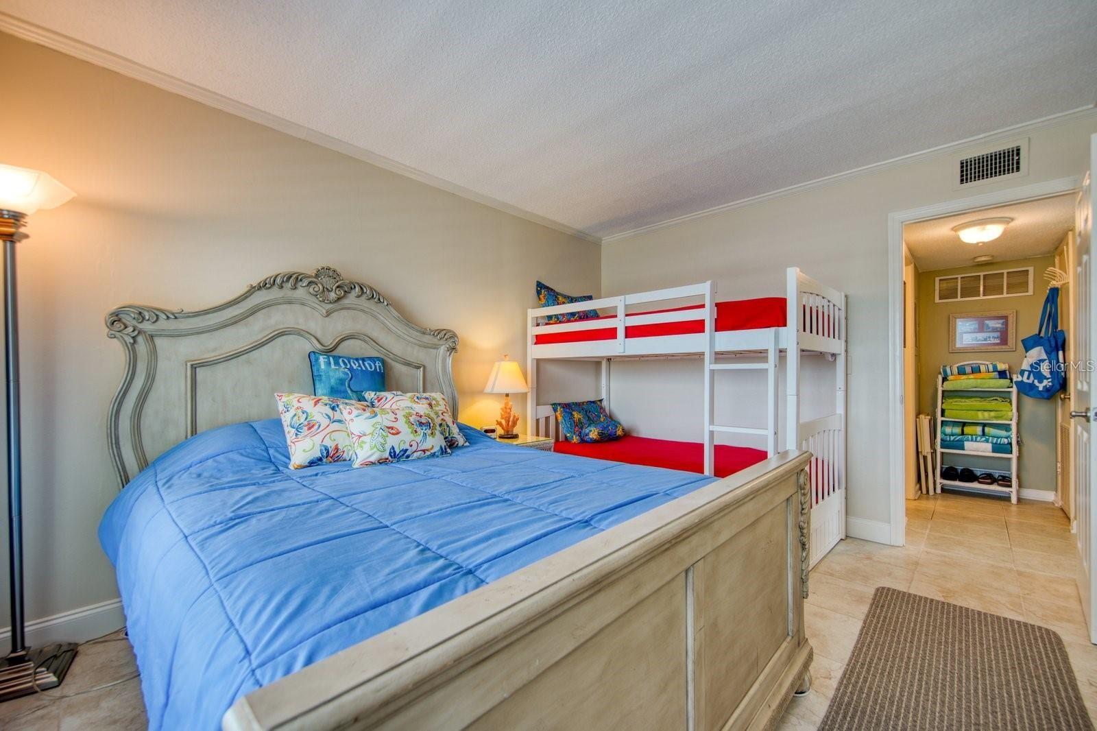 105 ISLAND WAY #138 — photo 9