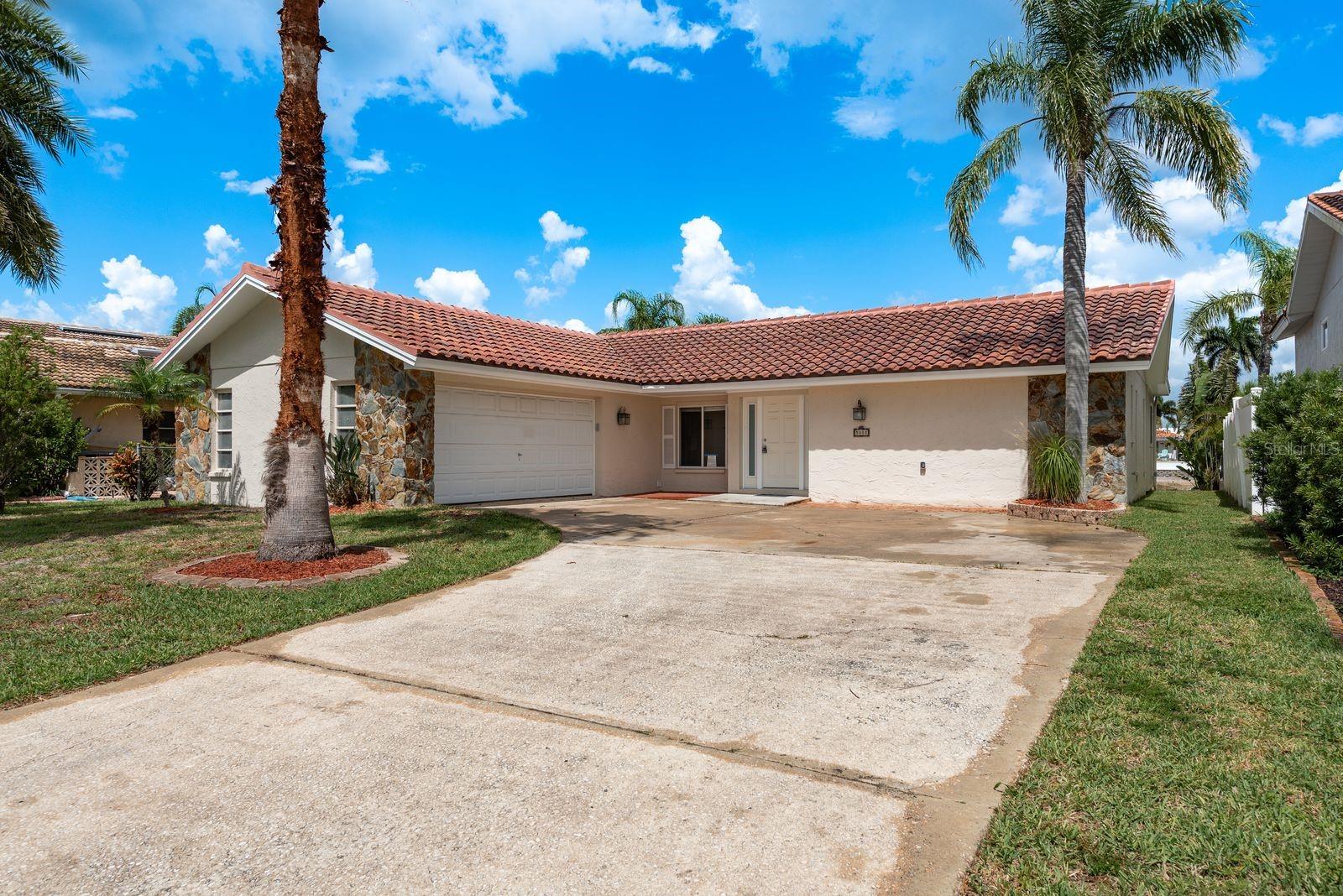 5008 GLENN DR — photo 2
