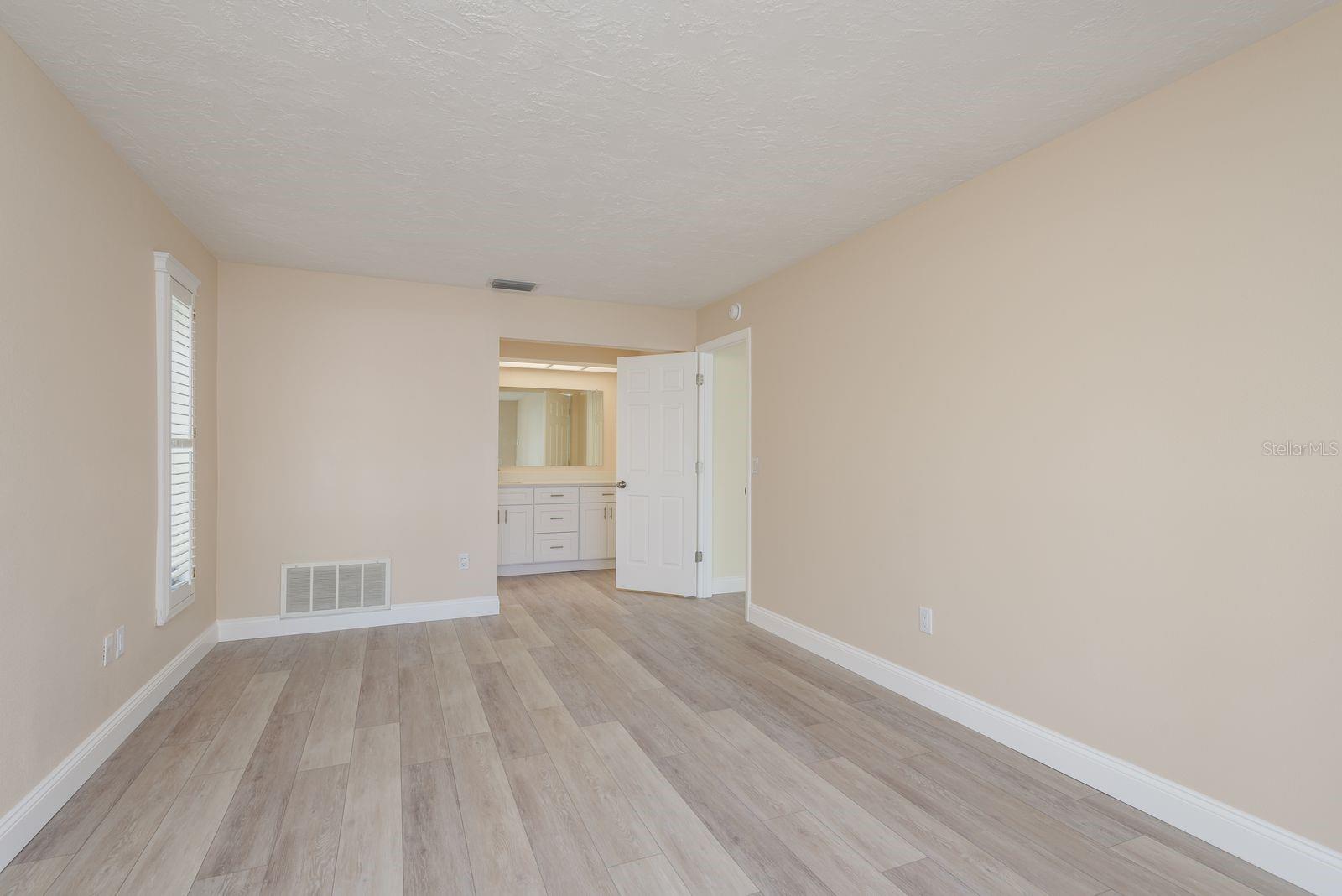 5008 GLENN DR — photo 26
