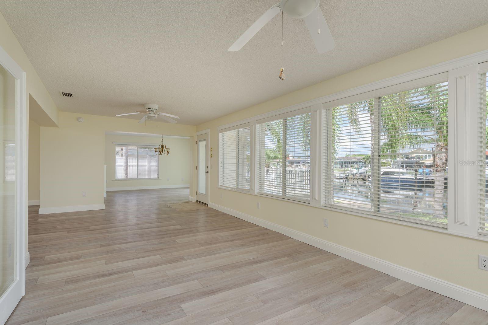 5008 GLENN DR — photo 16