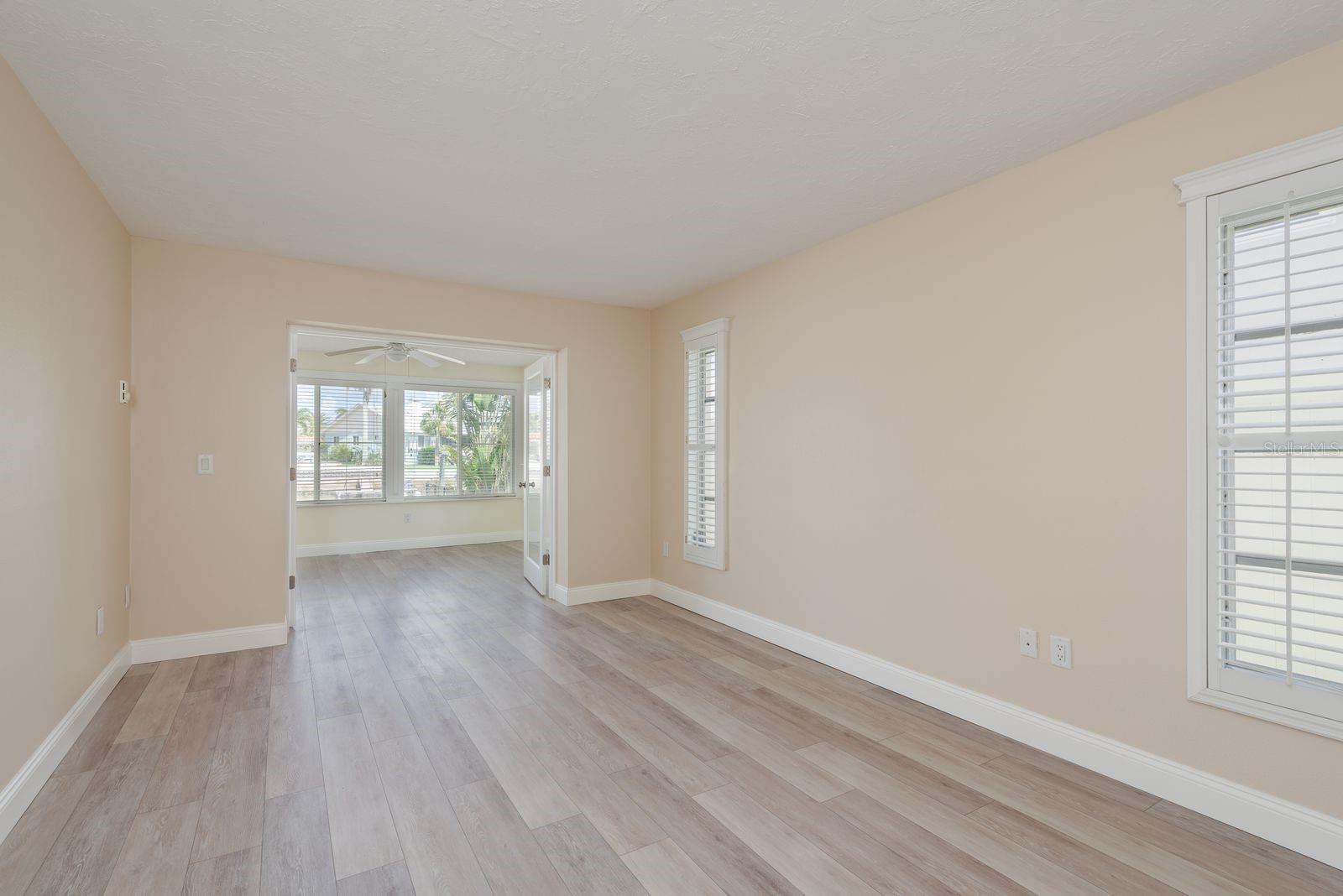 5008 GLENN DR — photo 24