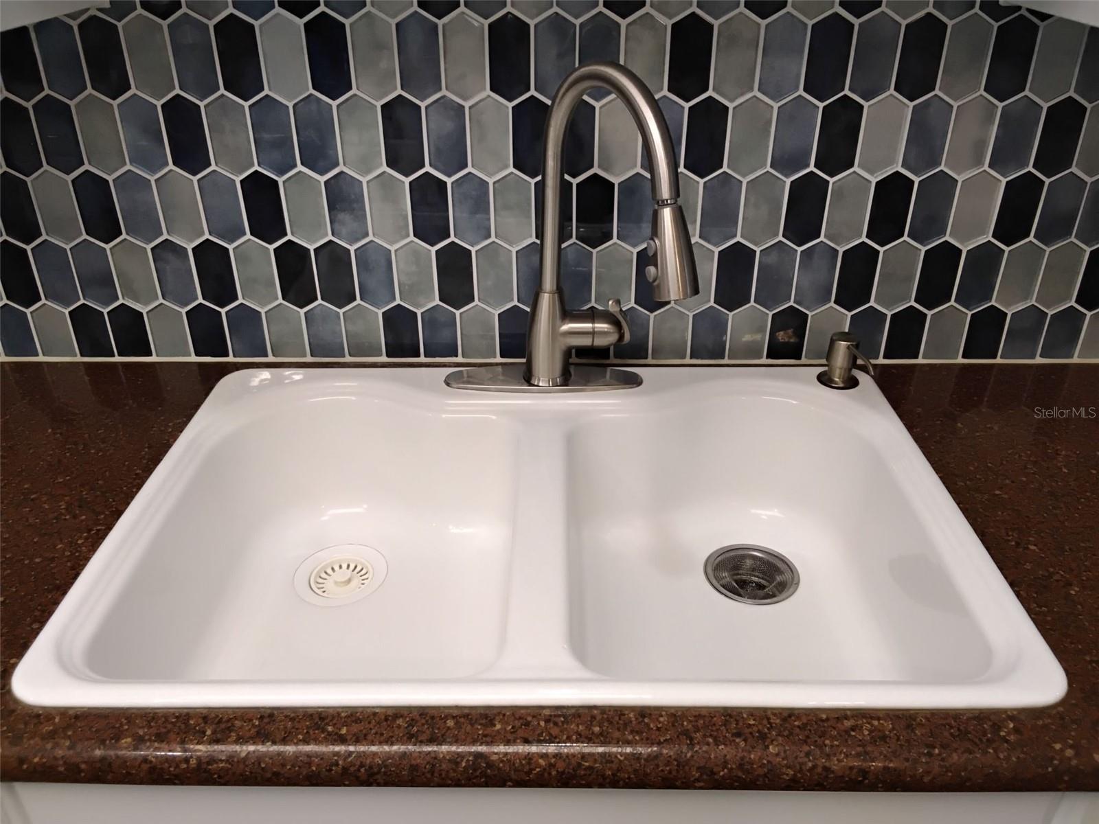702 CYPRESS PL — photo 35