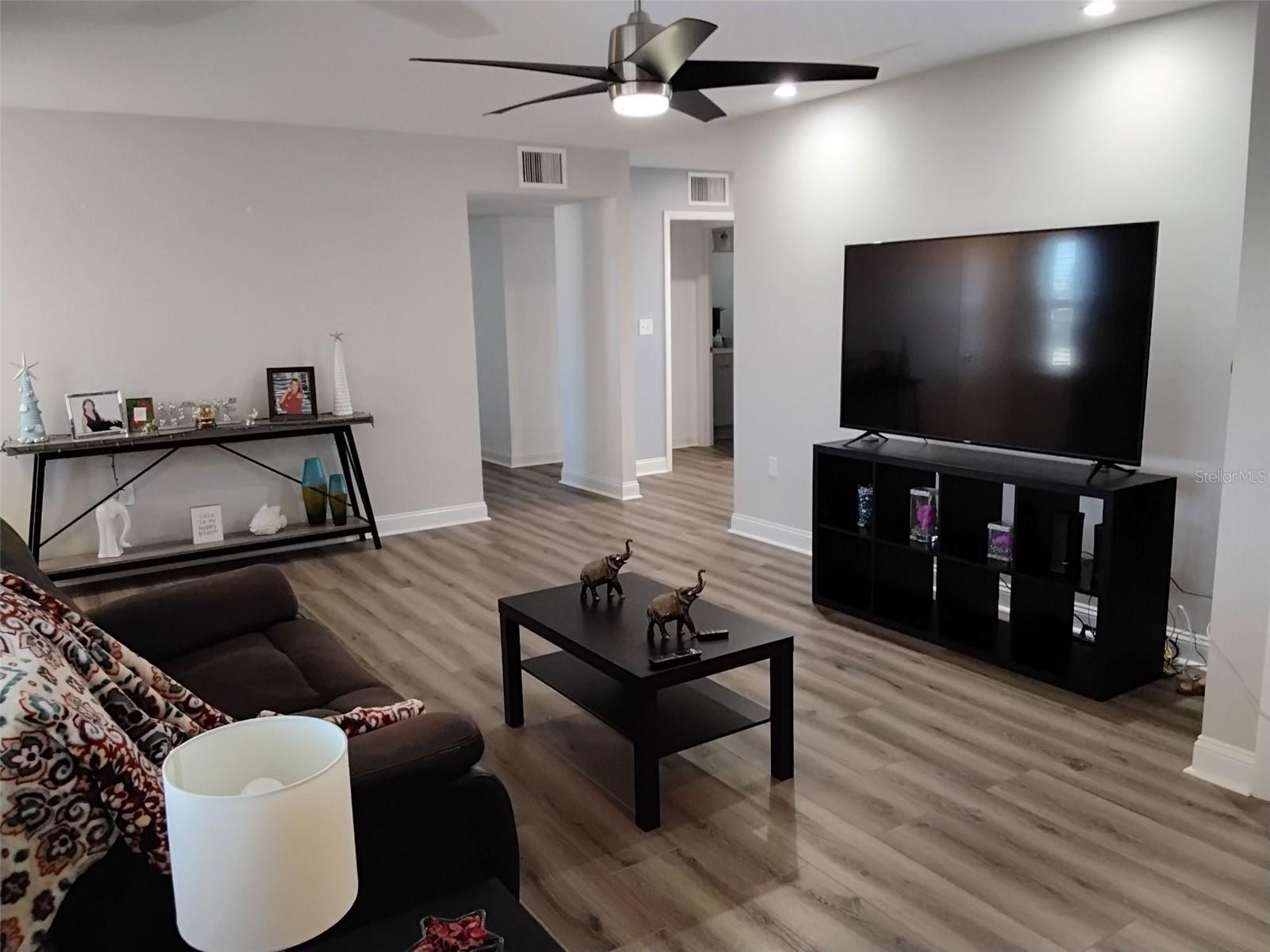 702 CYPRESS PL — photo 28