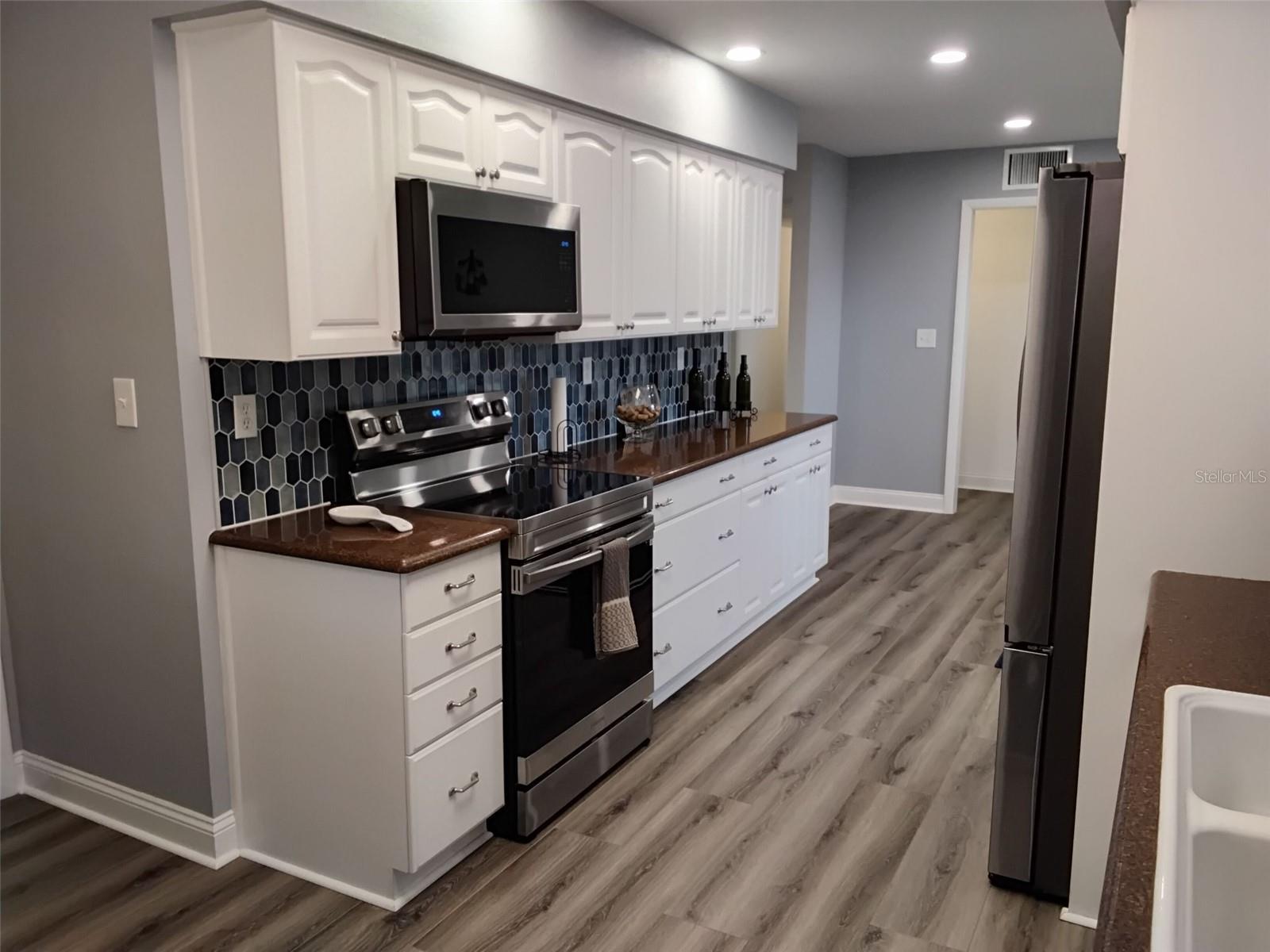 702 CYPRESS PL — photo 32