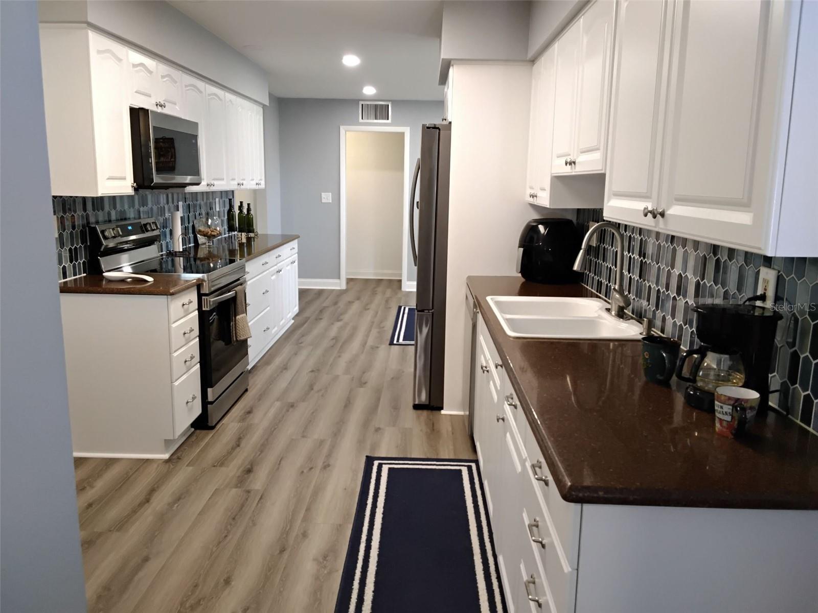 702 CYPRESS PL — photo 30