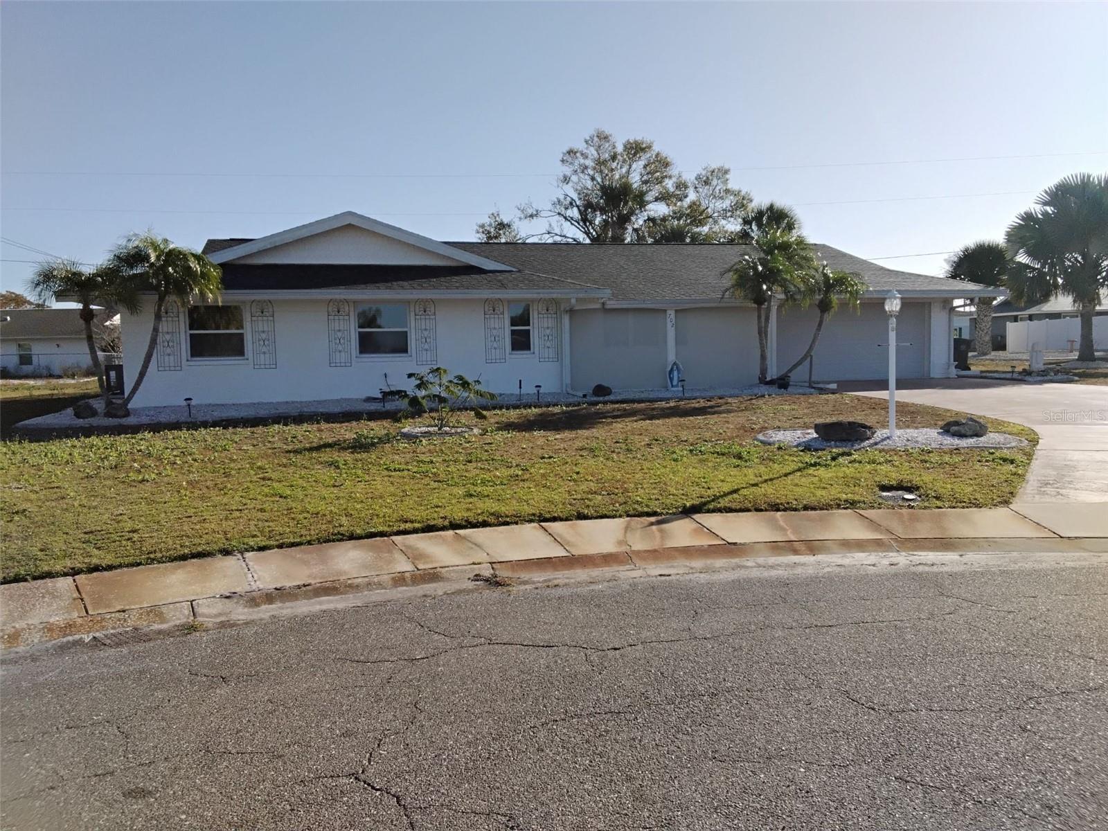 702 CYPRESS PL — photo 44
