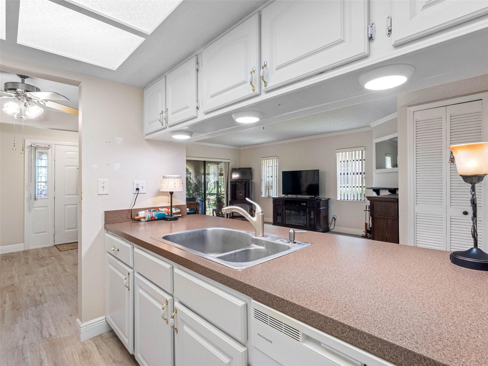10182 SEMINOLE ISLAND DR — photo 3