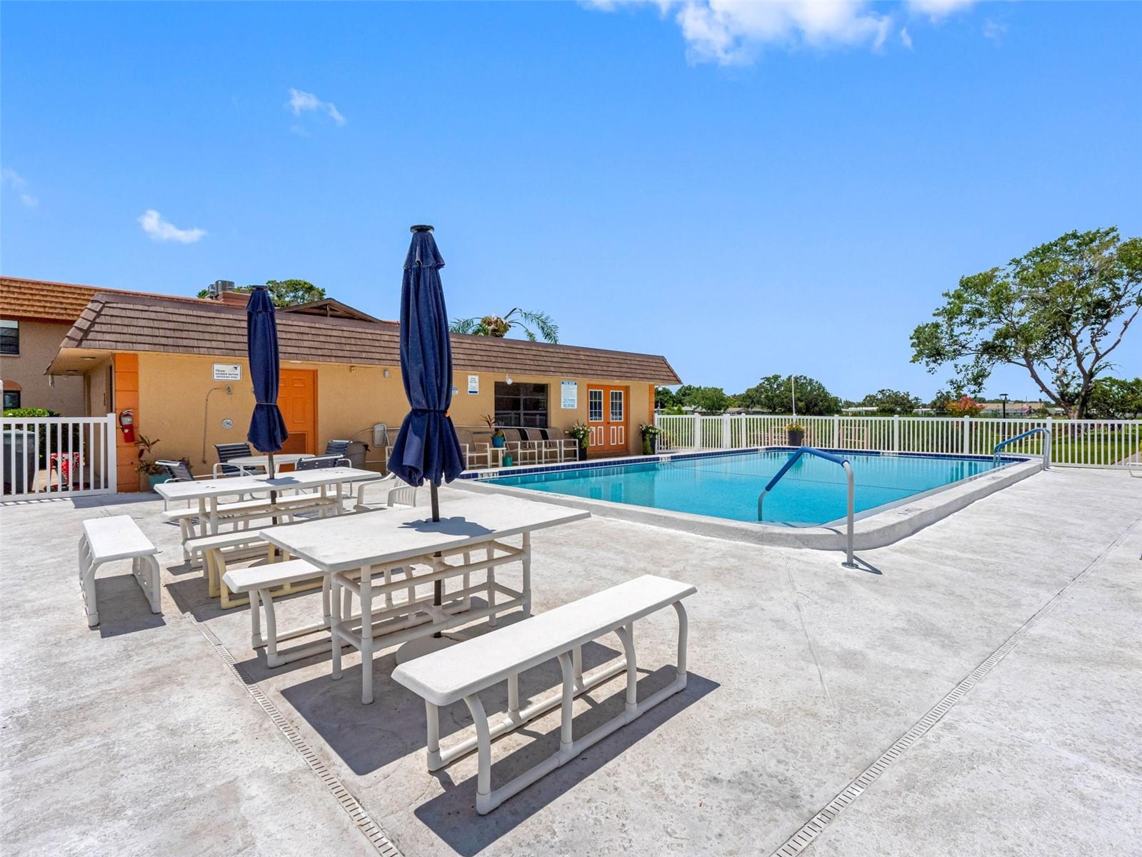 10182 SEMINOLE ISLAND DR — photo 13