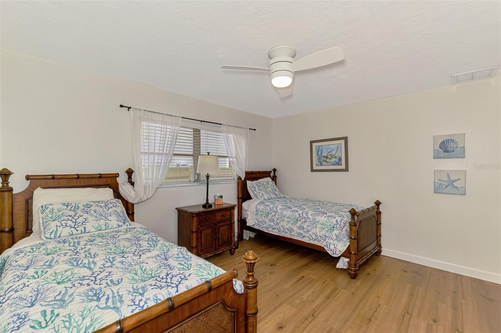 4946 COMMONWEALTH DR — photo 38