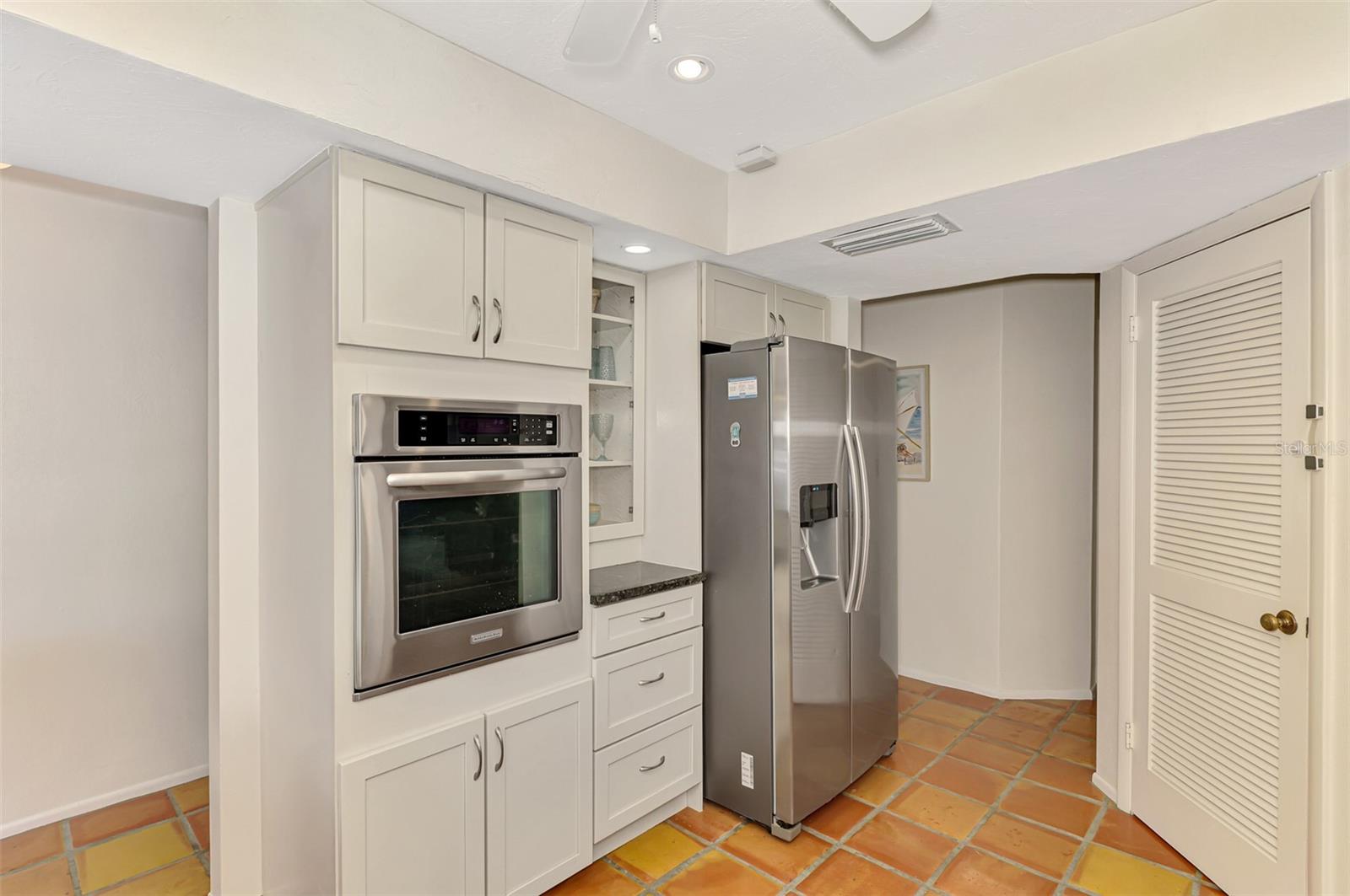 4946 COMMONWEALTH DR — photo 24