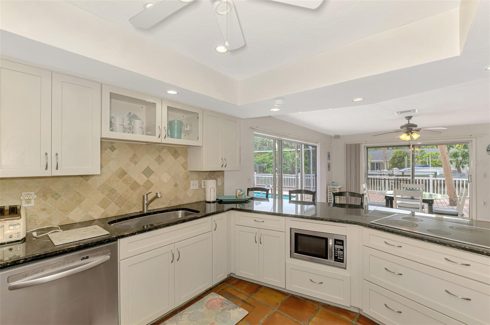 4946 COMMONWEALTH DR — photo 23
