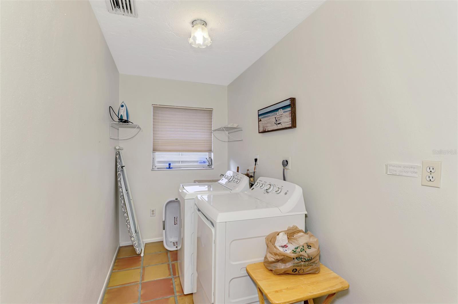 4946 COMMONWEALTH DR — photo 43