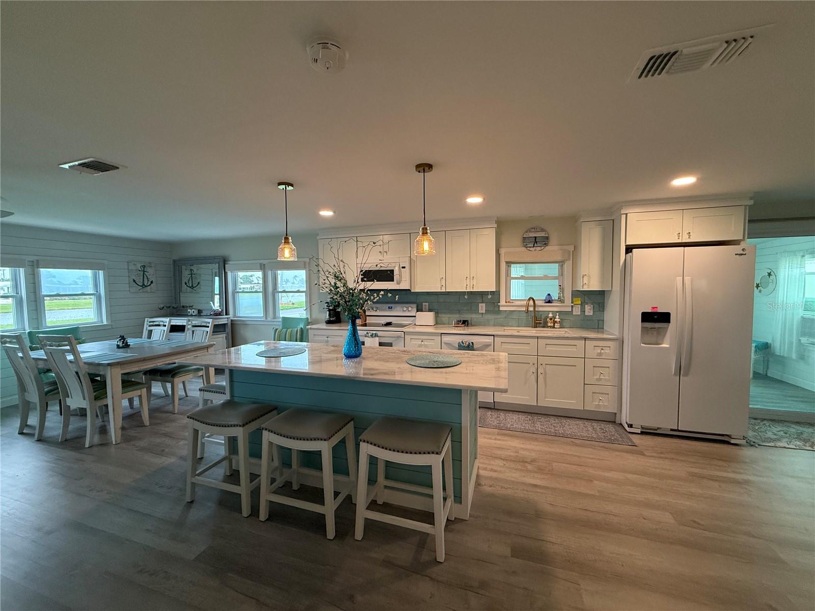 637 LOS ALTOS #374 — photo 3