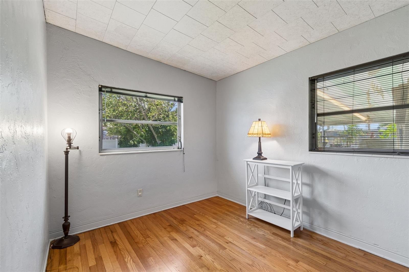 2110 FAIRWAY AVE S — photo 36