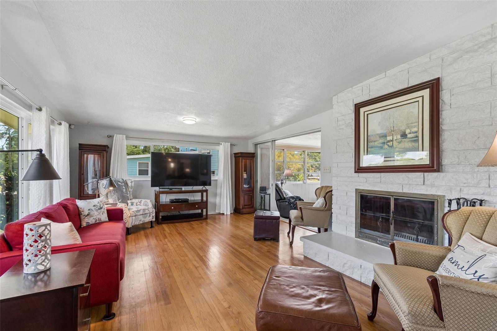 2110 FAIRWAY AVE S — photo 8