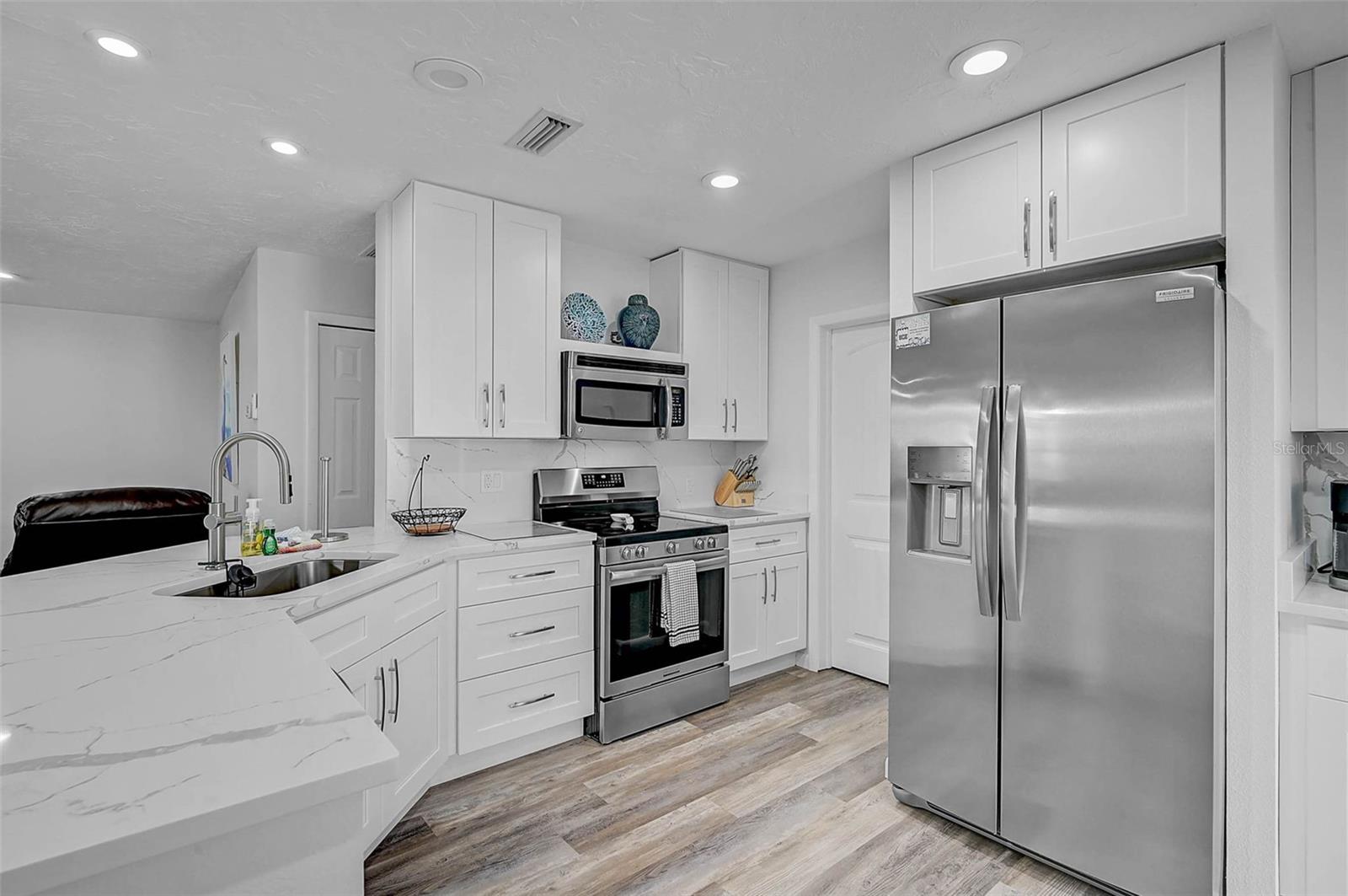 6308 MIDNIGHT PASS RD #6 — photo 24