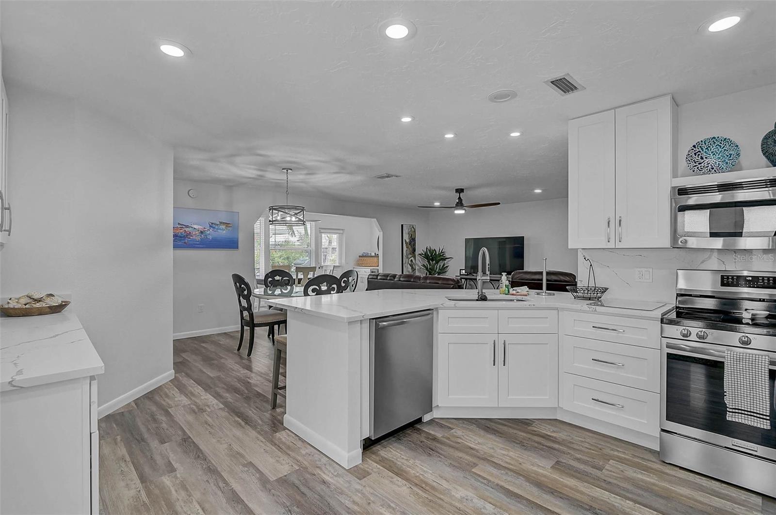 6308 MIDNIGHT PASS RD #6 — photo 5