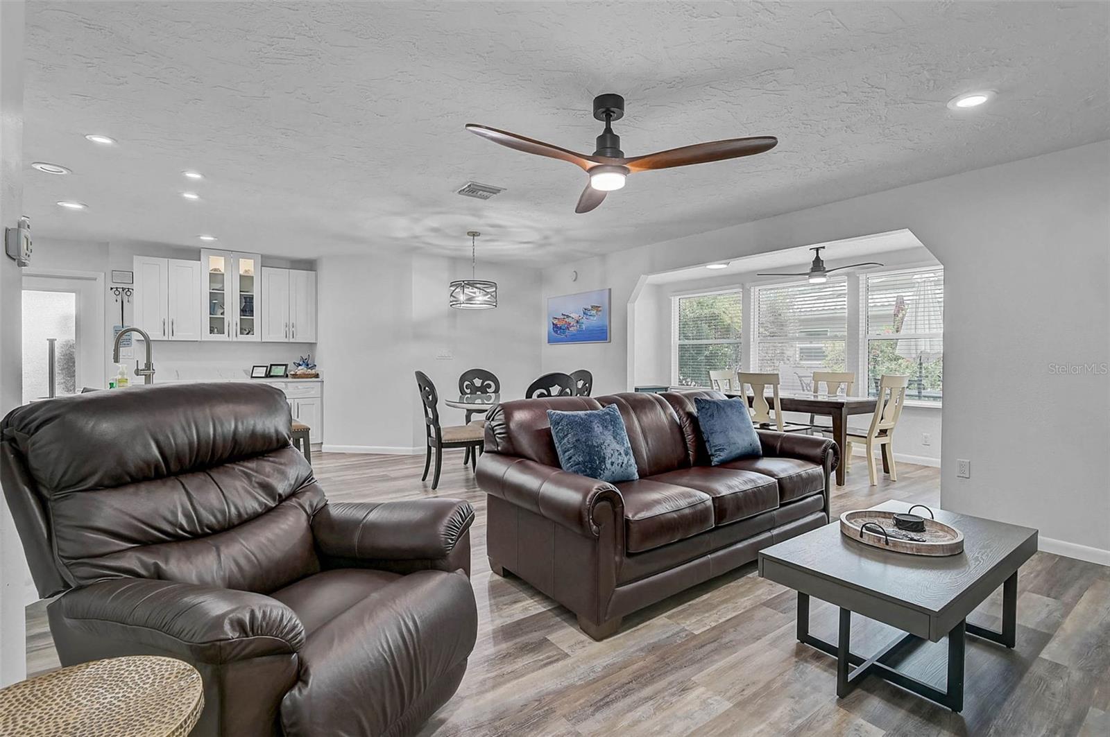 6308 MIDNIGHT PASS RD #6 — photo 4