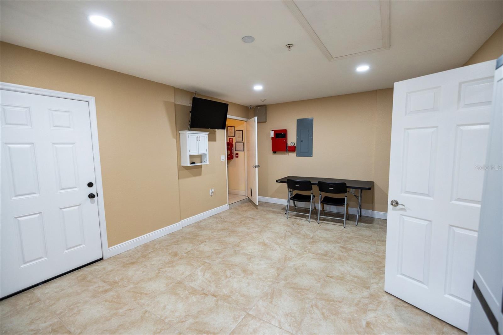 7128 WRENWOOD CIR — photo 46