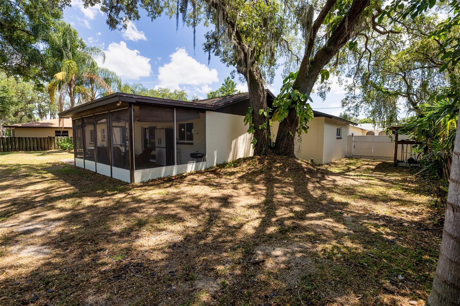 7128 WRENWOOD CIR — photo 31