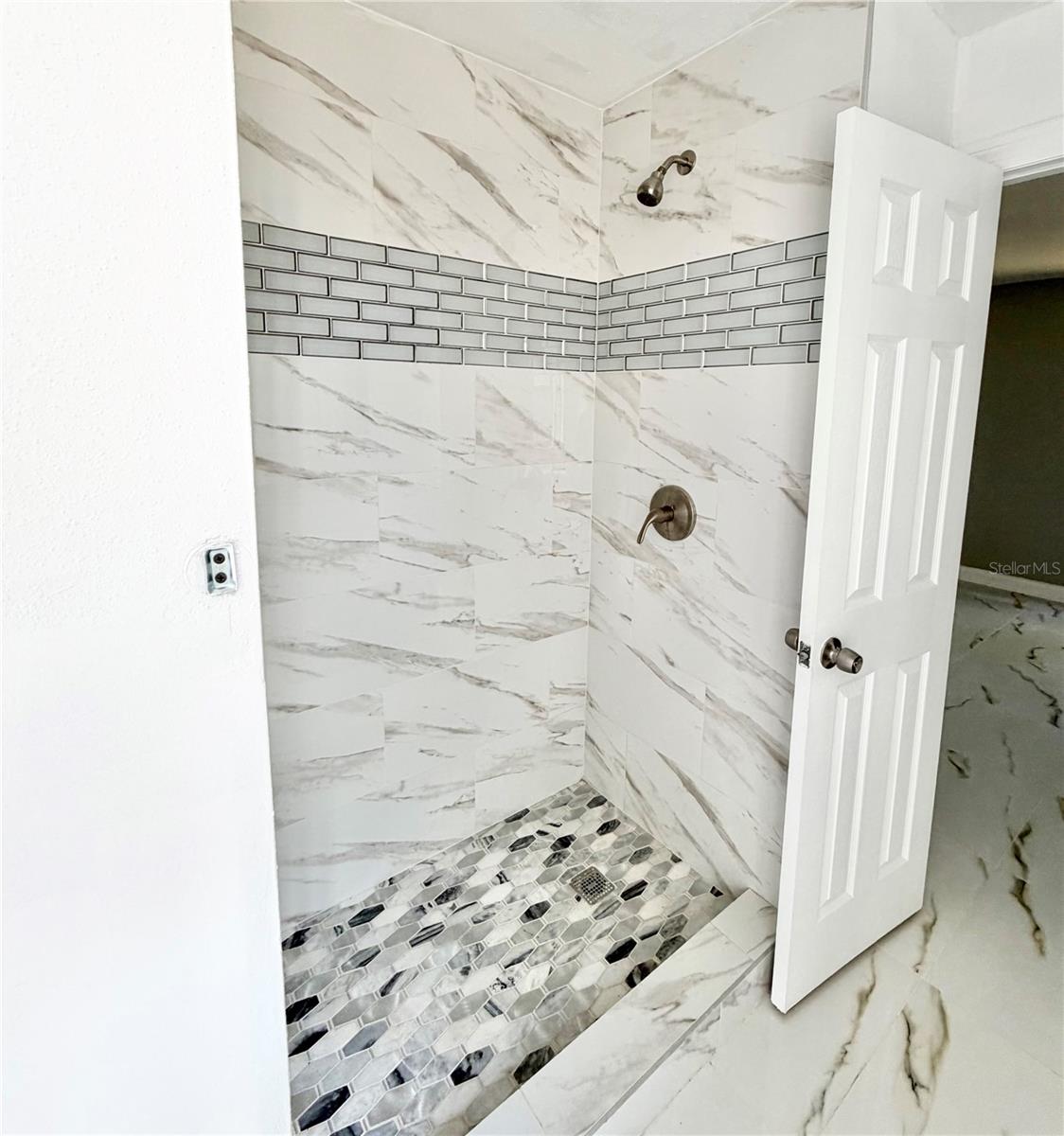 116 HERMES RD — photo 16