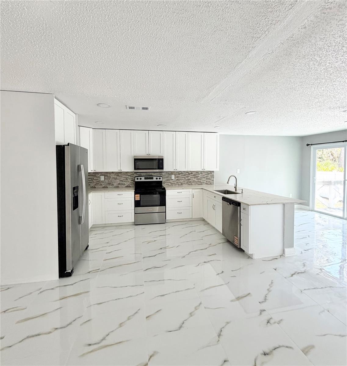 116 HERMES RD — photo 9