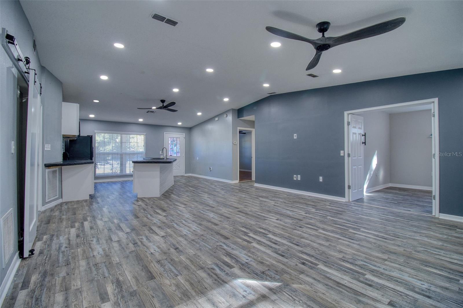 8122 MATTHEW DR — photo 10