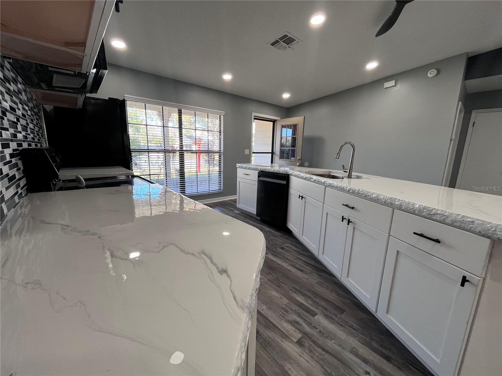 8122 MATTHEW DR — photo 5