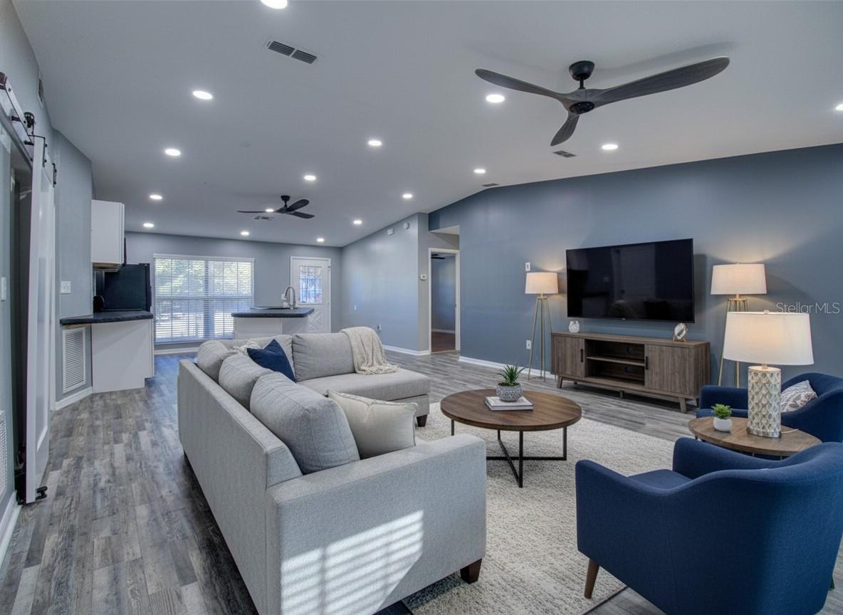 8122 MATTHEW DR — photo 9